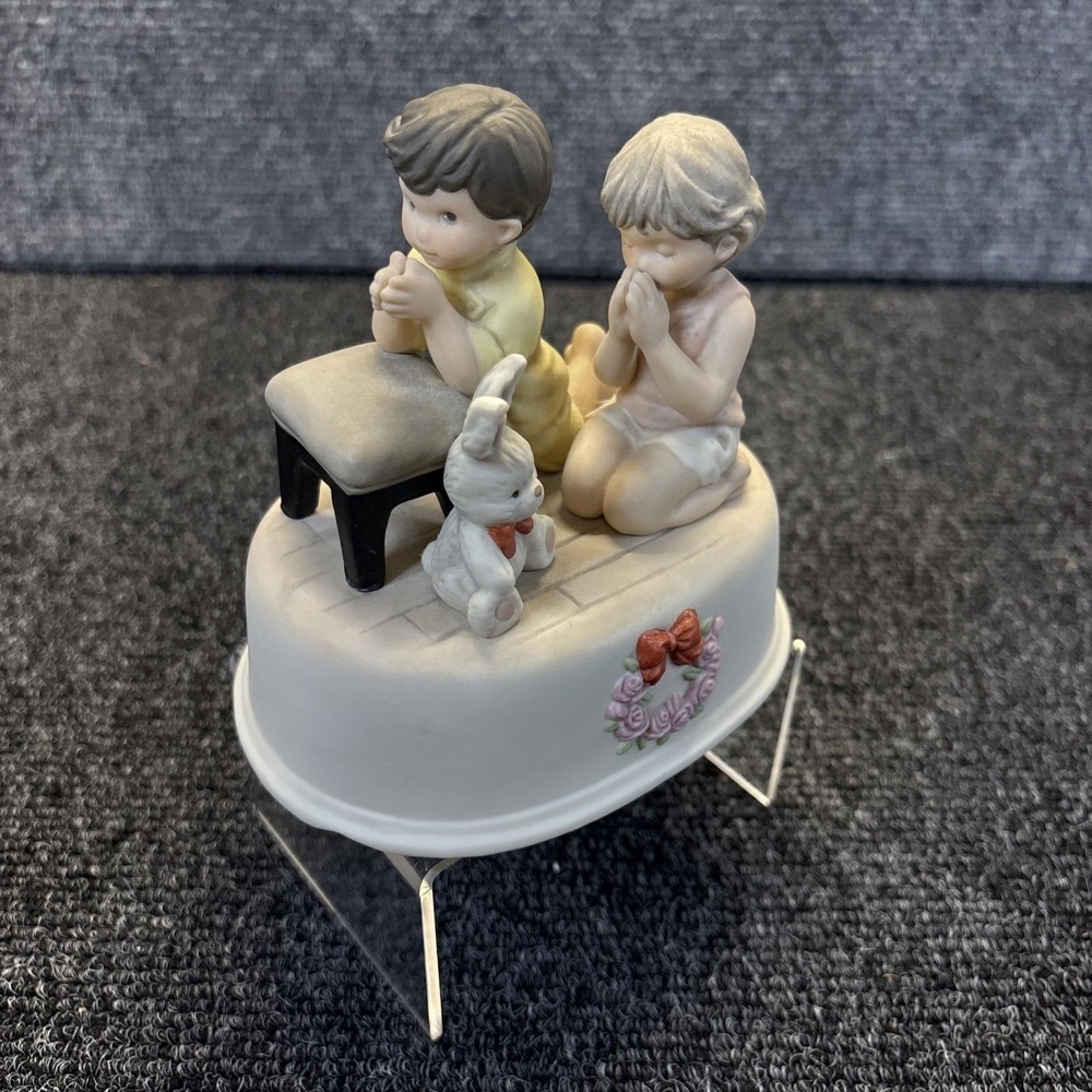 Enesco~Kim Anderson~Boy & Girl Praying Music Box~549371~Works